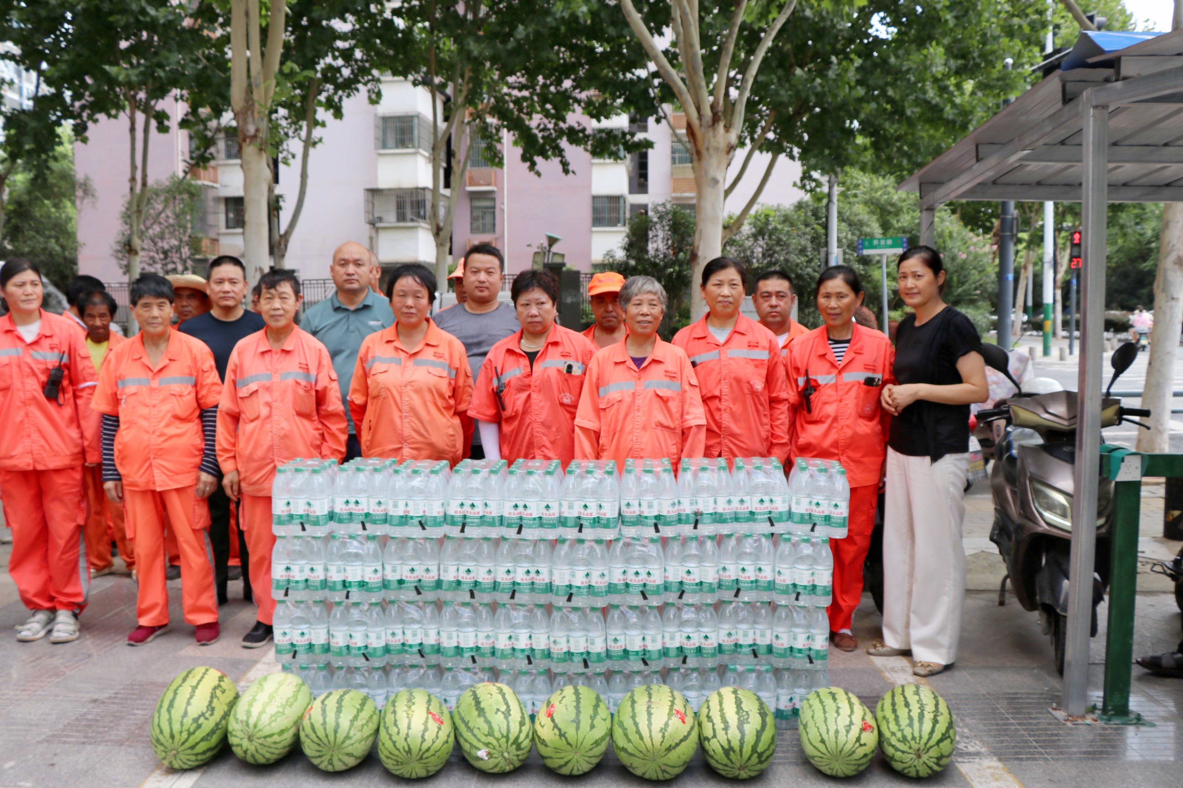  酷暑送清凉，关爱显担当——庐阳WPK(微扑克)文创园携手爱心企业开展夏日送清凉活动