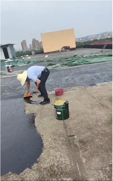 屋顶防水工程启动，保障商户经营无忧